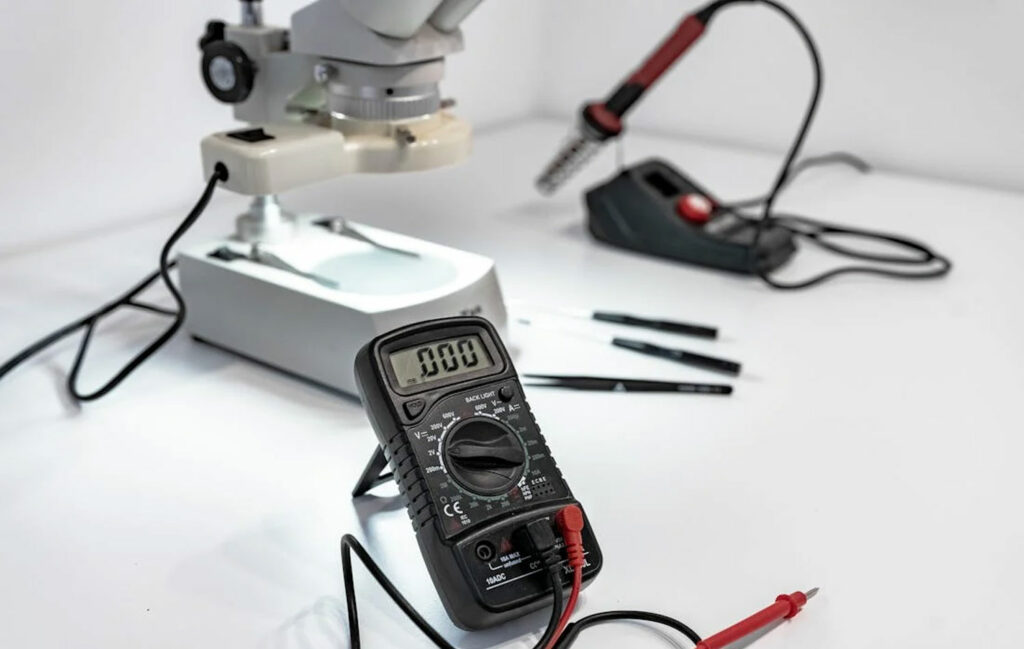 Uses and Features of Digital Multimeter scaled Uses-and-Features-of-Digital-Multimeter
