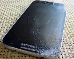 Replace broken Smartphone LCD