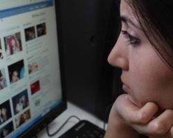 How-to-Help-A-Friend-Or-Someone-Caught-By-Depression-On-Facebook