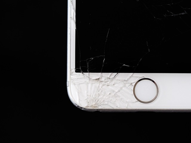 mobile 2561214 640 Common Ways People Break Their Phones