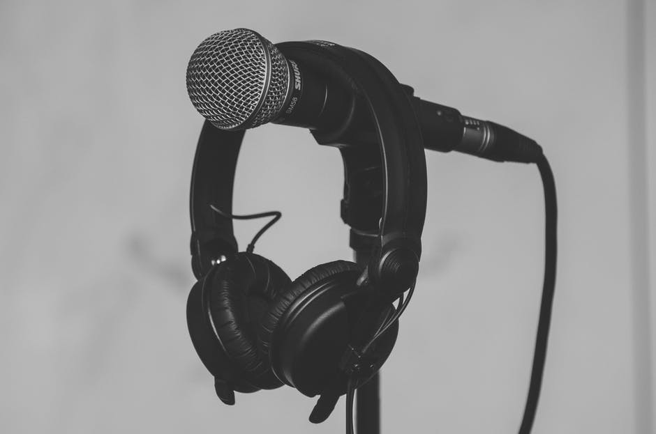 pexels photo 185030 Reducing Microphone Background Noise on a PC