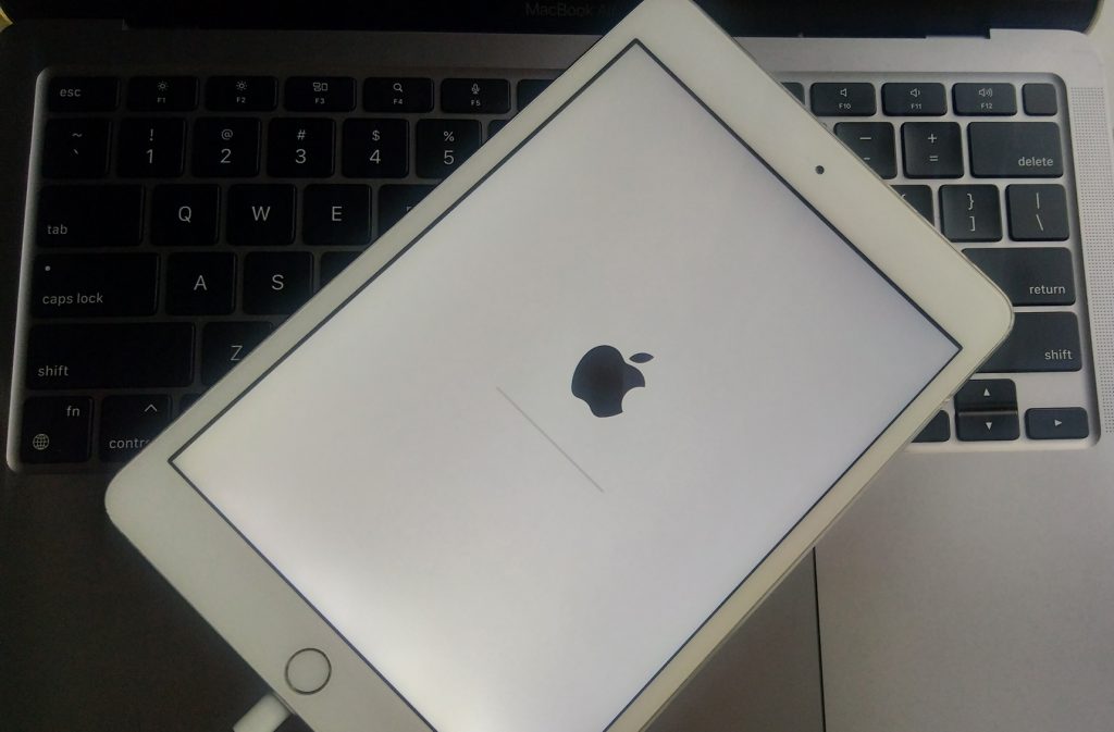 How to Solve iPhone or iPad restarting while downloading updates